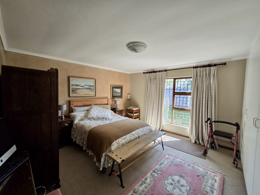 4 Bedroom Property for Sale in Loerie Park Western Cape